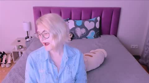 Snapshot of sabrinamacmarren chatting on September 8, 2025, 5:56 pm Sabrina MacMarren online show from September 8, 2025, 5:56 pm