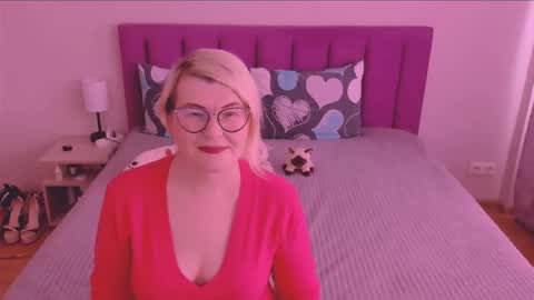 Snapshot of sabrinamacmarren chatting on September 9, 2025, 8:03 am Sabrina MacMarren online show from September 9, 2025, 8:03 am
