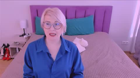 Snapshot of sabrinamacmarren chatting on September 12, 2025, 9:31 am Sabrina MacMarren online show from September 12, 2025, 9:31 am