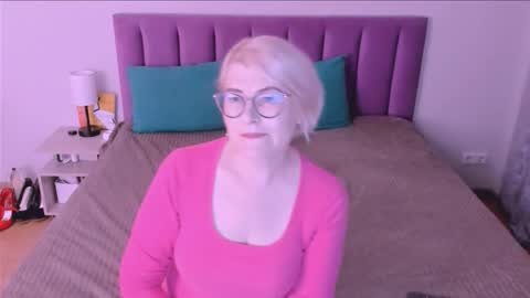 Snapshot of sabrinamacmarren chatting on September 27, 2025, 3:50 pm Sabrina MacMarren online show from September 27, 2025, 3:50 pm