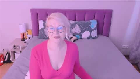Snapshot of sabrinamacmarren chatting on October 4, 2025, 2:15 pm Sabrina MacMarren online show from October 4, 2025, 2:15 pm