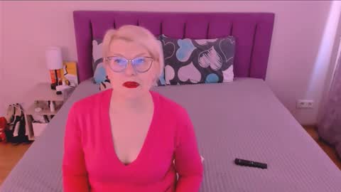 Snapshot of sabrinamacmarren chatting on October 8, 2025, 11:52 am Sabrina MacMarren online show from October 8, 2025, 11:52 am