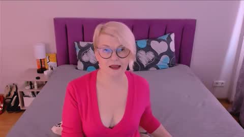 Snapshot of sabrinamacmarren chatting on October 11, 2025, 12:15 pm Sabrina MacMarren online show from October 11, 2025, 12:15 pm