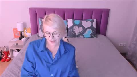 Snapshot of sabrinamacmarren chatting on October 21, 2025, 2:40 pm Sabrina MacMarren online show from October 21, 2025, 2:40 pm