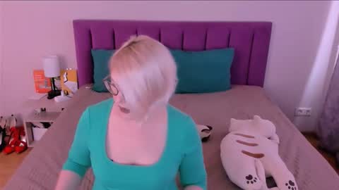 Snapshot of sabrinamacmarren chatting on October 22, 2025, 9:31 am Sabrina MacMarren online show from October 22, 2025, 9:31 am