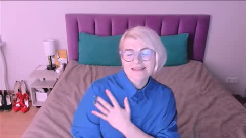 Snapshot of sabrinamacmarren chatting on October 24, 2025, 8:49 pm Sabrina MacMarren online show from October 24, 2025, 8:49 pm