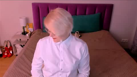 Snapshot of sabrinamacmarren chatting on October 27, 2025, 3:38 pm Sabrina MacMarren online show from October 27, 2025, 3:38 pm