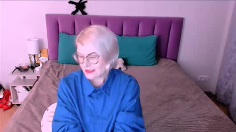 Snapshot of sabrinamacmarren chatting on October 28, 2025, 2:31 pm Sabrina MacMarren online show from October 28, 2025, 2:31 pm