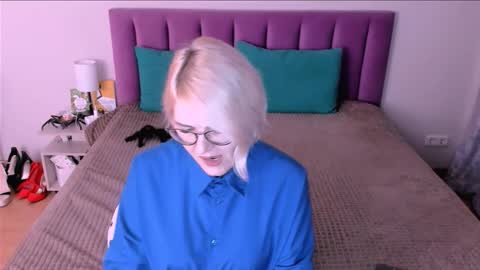 Snapshot of sabrinamacmarren chatting on October 30, 2025, 4:08 pm Sabrina MacMarren online show from October 30, 2025, 4:08 pm