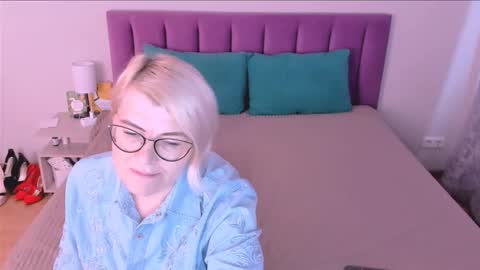 Snapshot of sabrinamacmarren chatting on November 2, 2025, 1:13 pm Sabrina MacMarren online show from November 2, 2025, 1:13 pm