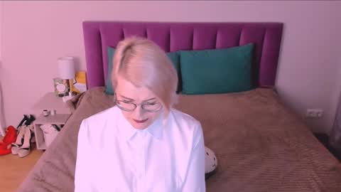 Snapshot of sabrinamacmarren chatting on November 4, 2025, 3:33 pm Sabrina MacMarren online show from November 4, 2025, 3:33 pm