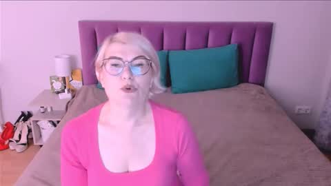 Snapshot of sabrinamacmarren chatting on November 5, 2025, 4:18 pm Sabrina MacMarren online show from November 5, 2025, 4:18 pm