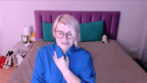 Snapshot of sabrinamacmarren chatting on November 6, 2025, 3:35 pm Sabrina MacMarren online show from November 6, 2025, 3:35 pm