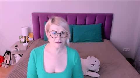 Snapshot of sabrinamacmarren chatting on November 9, 2025, 12:58 pm Sabrina MacMarren online show from November 9, 2025, 12:58 pm