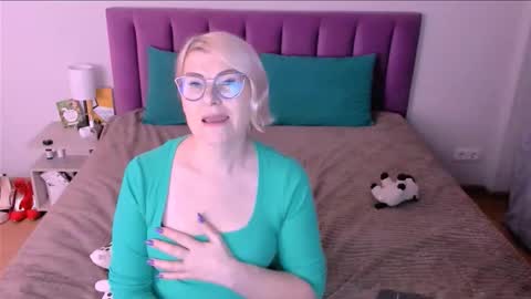 Snapshot of sabrinamacmarren chatting on November 11, 2025, 3:01 pm Sabrina MacMarren online show from November 11, 2025, 3:01 pm