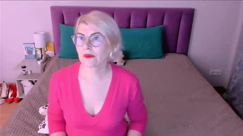 Snapshot of sabrinamacmarren chatting on November 13, 2025, 2:38 pm Sabrina MacMarren online show from November 13, 2025, 2:38 pm