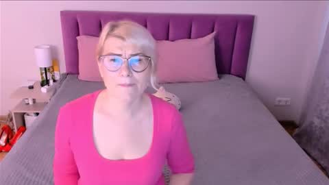 Snapshot of sabrinamacmarren chatting on November 19, 2025, 6:35 am Sabrina MacMarren online show from November 19, 2025, 6:35 am