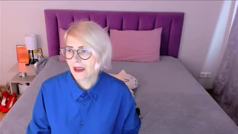 Snapshot of sabrinamacmarren chatting on November 20, 2025, 10:37 am Sabrina MacMarren online show from November 20, 2025, 10:37 am