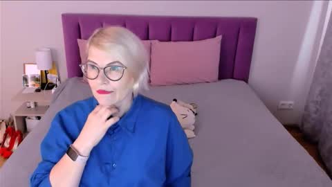 Snapshot of sabrinamacmarren chatting on November 21, 2025, 9:41 am Sabrina MacMarren online show from November 21, 2025, 9:41 am