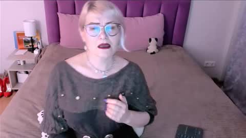 Snapshot of sabrinamacmarren chatting on November 25, 2025, 1:00 pm Sabrina MacMarren online show from November 25, 2025, 1:00 pm