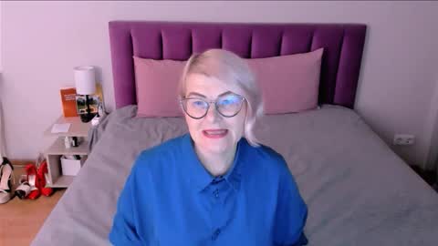 Snapshot of sabrinamacmarren chatting on December 2, 2025, 3:18 pm Sabrina MacMarren online show from December 2, 2025, 3:18 pm