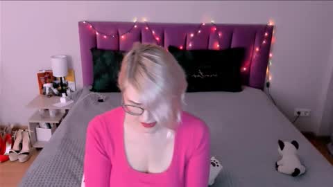 Snapshot of sabrinamacmarren chatting on December 15, 2025, 1:37 pm Sabrina MacMarren online show from December 15, 2025, 1:37 pm