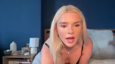 Snapshot of sabrinamasson chatting on September 18, 2025, 2:52 pm sabrina online show from September 18, 2025, 2:52 pm