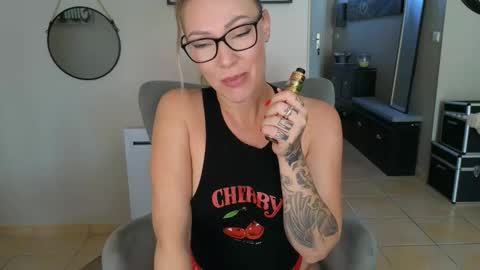 sacha__xx online show from October 16, 2025, 12:28 pm