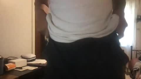 Snapshot of sack_draggin chatting on January 9, 2025, 5:33 pm Beezy online show from January 9, 2025, 5:33 pm