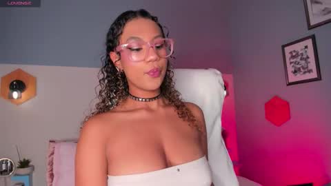 Sophie online show from December 5, 2025, 5:05 am