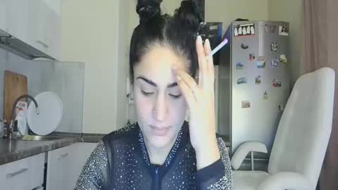 Queen online show from November 20, 2025, 9:42 am