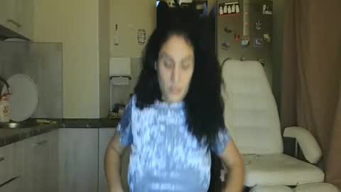 Queen online show from November 29, 2025, 3:04 pm