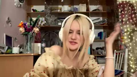 Snapshot of sagerosenblatt chatting on December 13, 2025, 7:53 pm Melisa online show from December 13, 2025, 7:53 pm