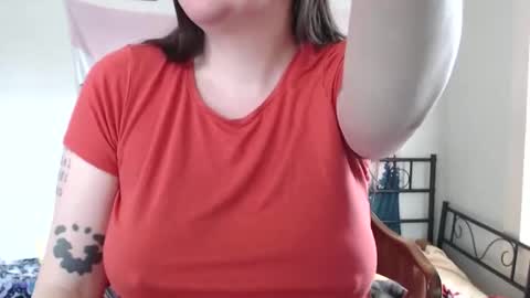 Snapshot of saggiemaggie chatting on December 15, 2025, 2:21 pm saggiemaggie online show from December 15, 2025, 2:21 pm