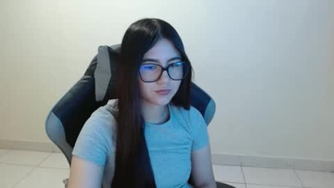 Sahaliefox  online show from November 11, 2025, 4:07 pm