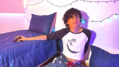 saint_dark online show from December 18, 2025, 1:39 pm