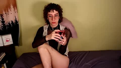 Snapshot of salemqueer_ chatting on January 22, 2025, 11:32 pm Sam online show from January 22, 2025, 11:32 pm