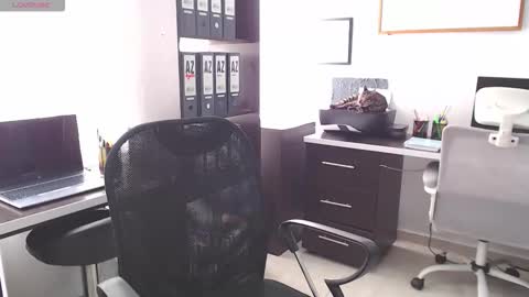 Snapshot of salome_010 chatting on November 27, 2025, 12:29 pm Salome online show from November 27, 2025, 12:29 pm