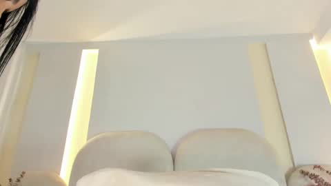   online show from November 11, 2025, 9:04 pm