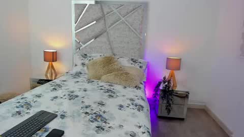 salomedyla online show from February 20, 2025, 1:25 am