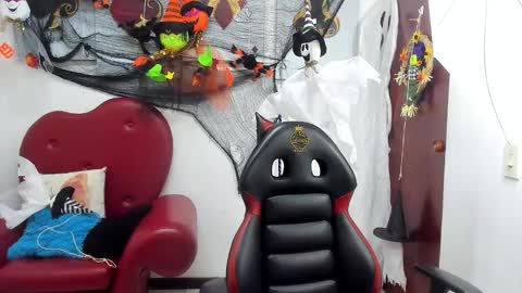 Snapshot of salomee_diazz chatting on November 1, 2025, 9:06 pm Salomee diazz online show from November 1, 2025, 9:06 pm