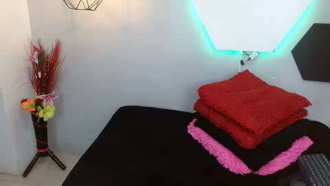 Snapshot of salomeswet chatting on January 11, 2025, 9:57 am martina online show from January 11, 2025, 9:57 am