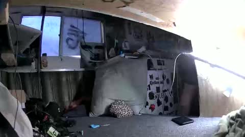 saltwaterweapon online show from November 23, 2025, 9:20 am