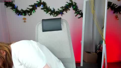 Snapshot of salut_love chatting on December 14, 2024, 10:56 am Ruby online show from December 14, 2024, 10:56 am