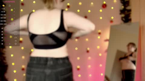 Snapshot of salut_love chatting on December 26, 2024, 10:37 am Ruby online show from December 26, 2024, 10:37 am