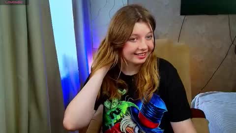 Snapshot of salut_love chatting on September 17, 2025, 1:35 pm Ruby online show from September 17, 2025, 1:35 pm