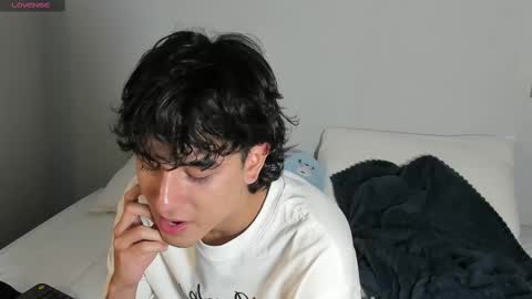 salvatore_montt online show from February 12, 2025, 3:07 am