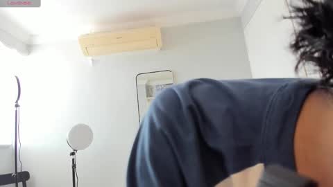 salvatore_montt online show from March 9, 2025, 5:49 pm