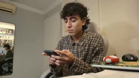 salvatore_montt online show from November 23, 2025, 10:31 pm