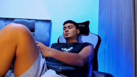 Snapshot of sam_knight_ chatting on December 18, 2025, 1:22 am SAM online show from December 18, 2025, 1:22 am